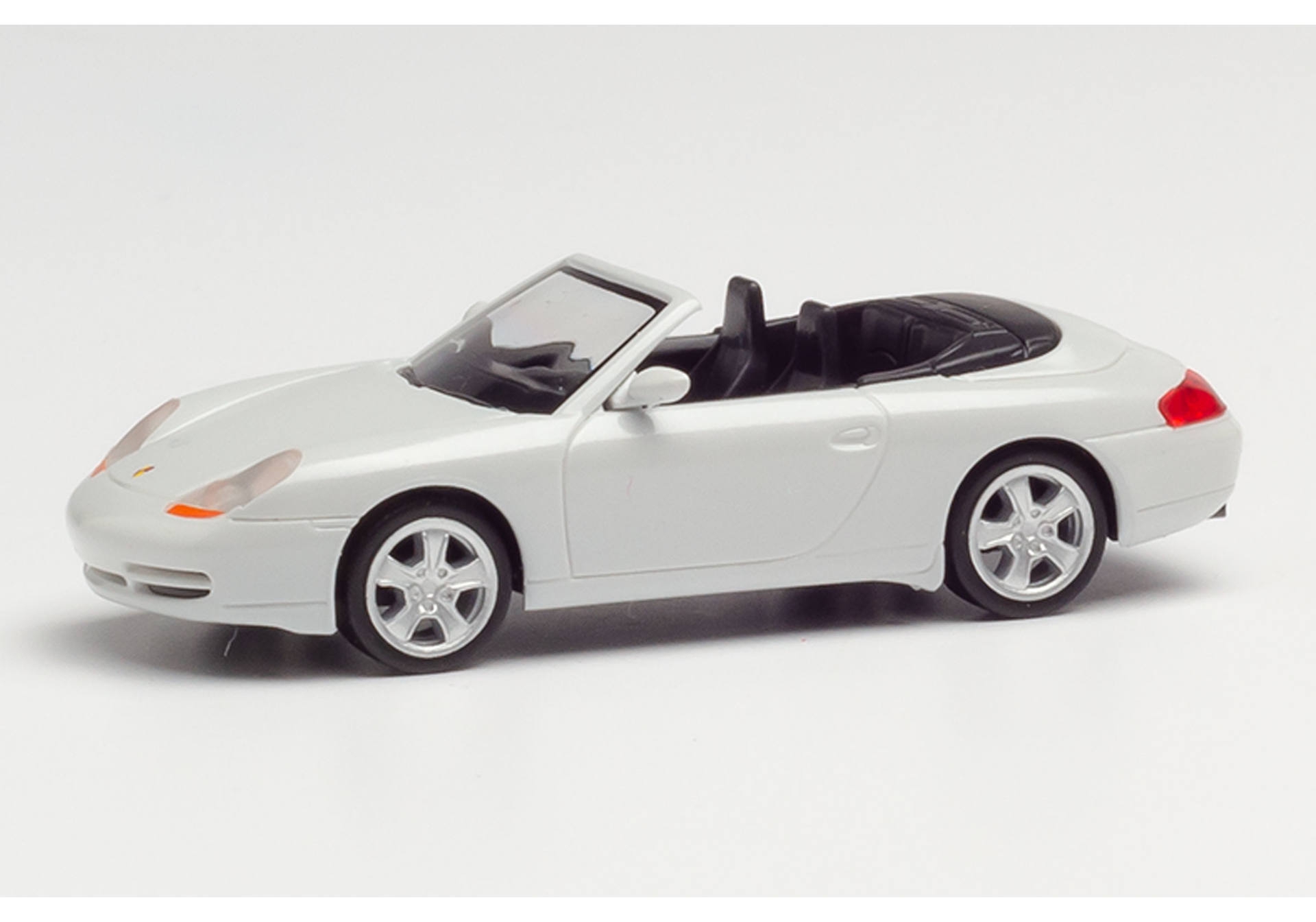 Herpa 032674-002 Porsche 996 C4 Cabrio carraraweiß metallic Modellfahrzeug H0 1:87 Herpa 032674-002 Porsche 996 C4 Cabrio carraraweiß metallic Modellfahrzeug H0 1:87