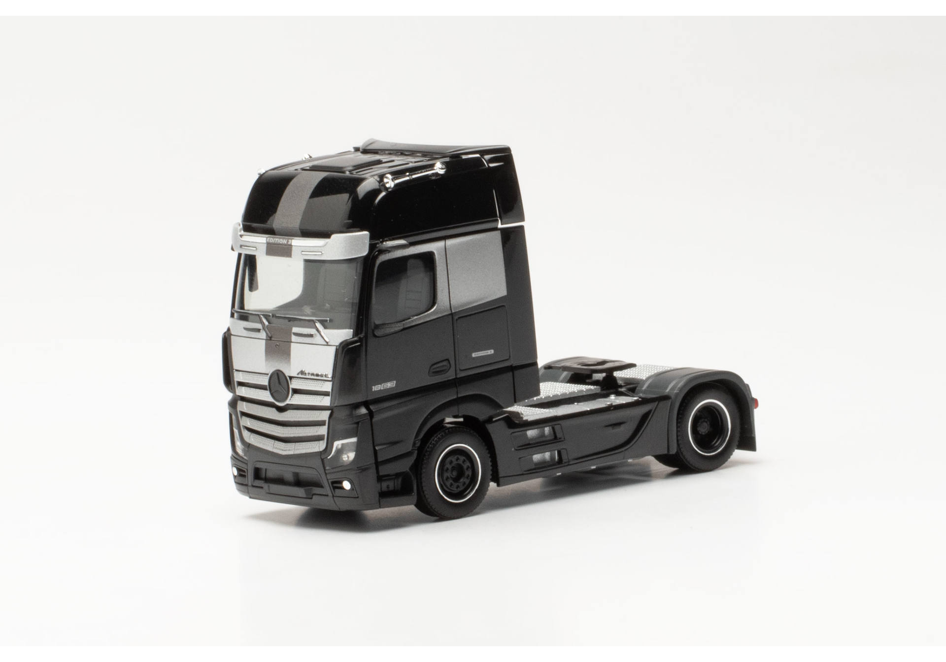 Herpa 315852-002 Mercedes-Benz Actros Gigaspace Zugmaschine "Edition 3", schwarz 1:87