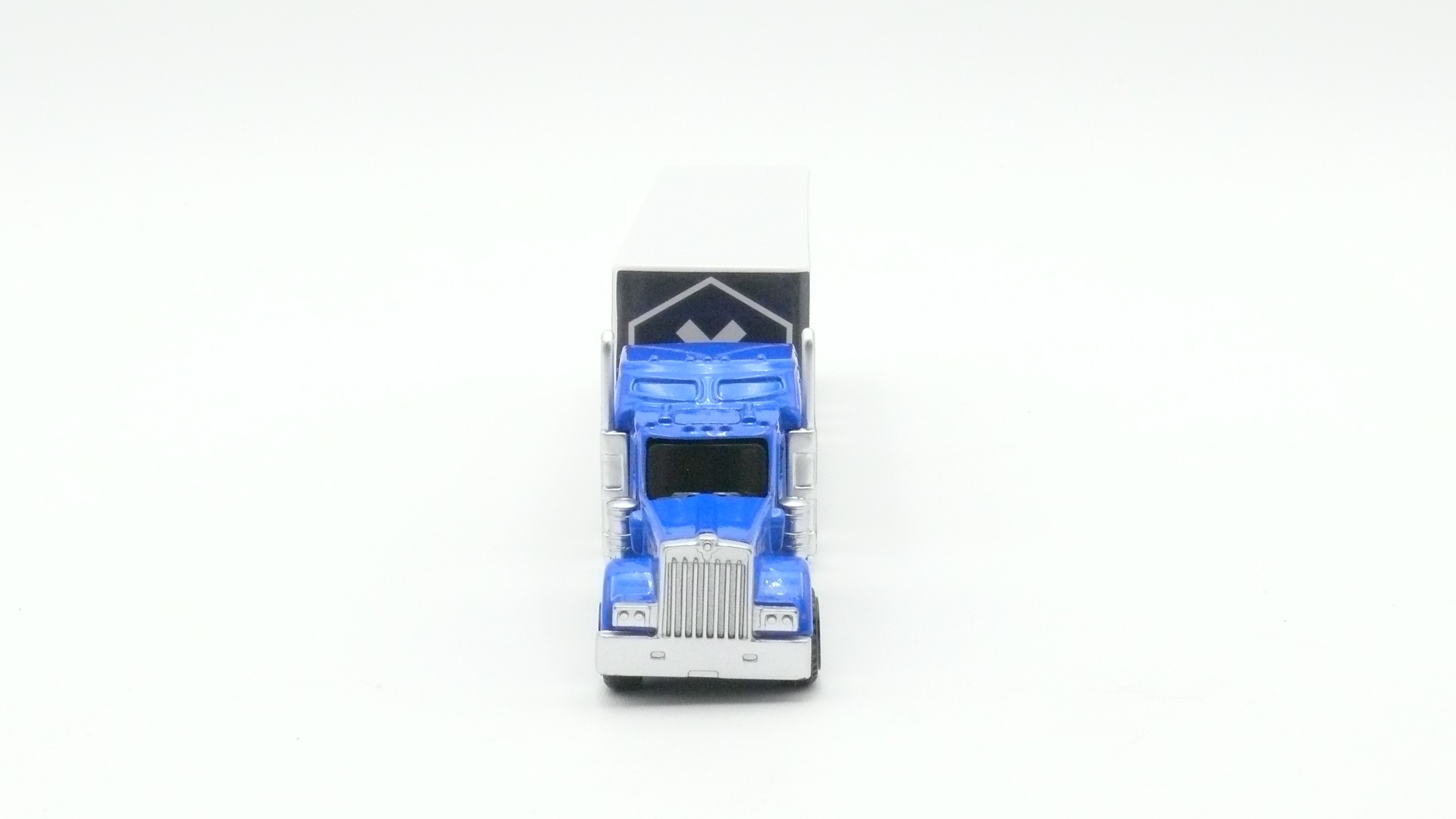 YULLBE Wunderland US Truck "Shrink Yourself into Wonderland" 1:87