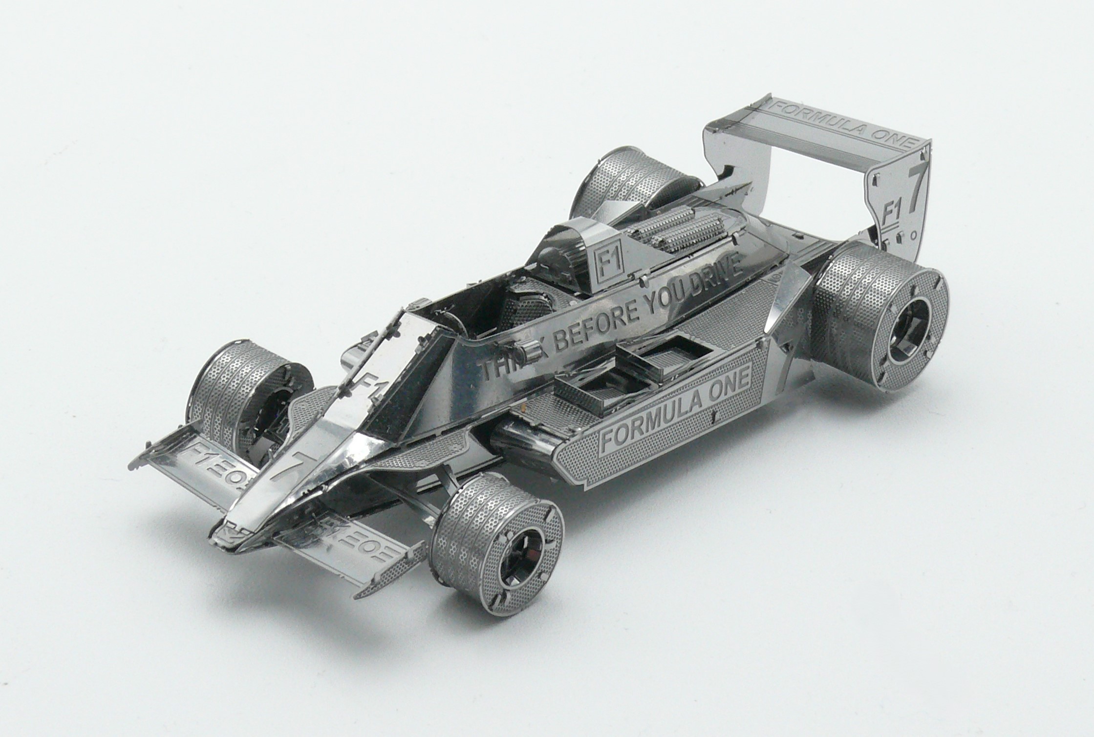Mini-Metallbausatz Formel 1 Auto F102 Rennwagen