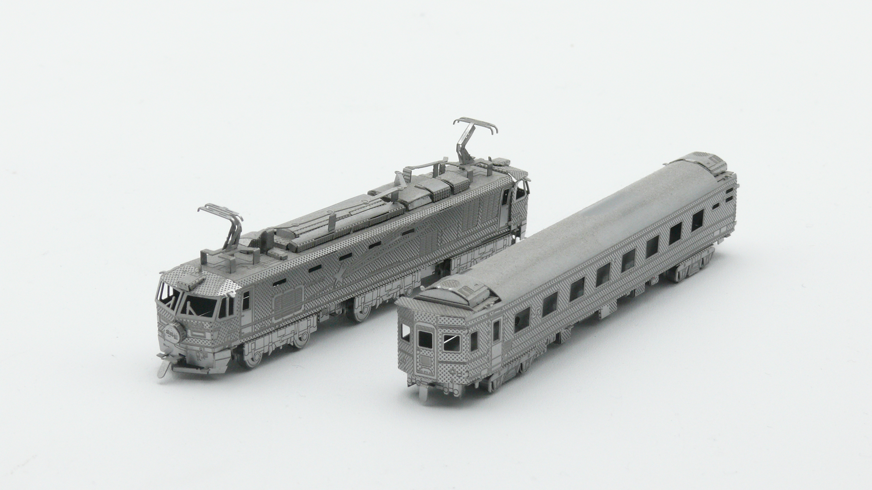 Metallbausatz E-Lok mit Waggon