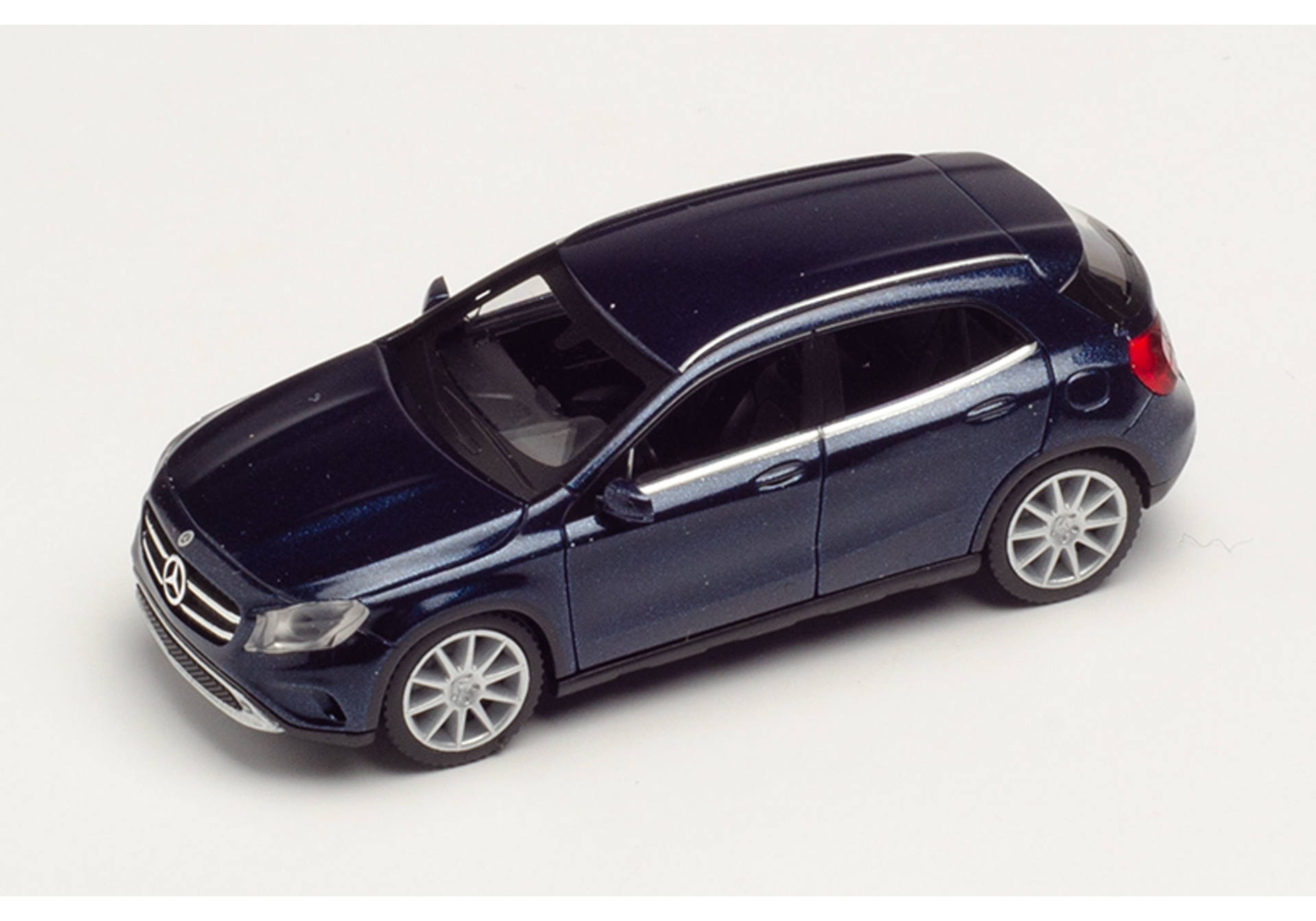 Herpa 038317-003 MB GLA Klasse metallic blau Modellfahrzeug H0 1:87