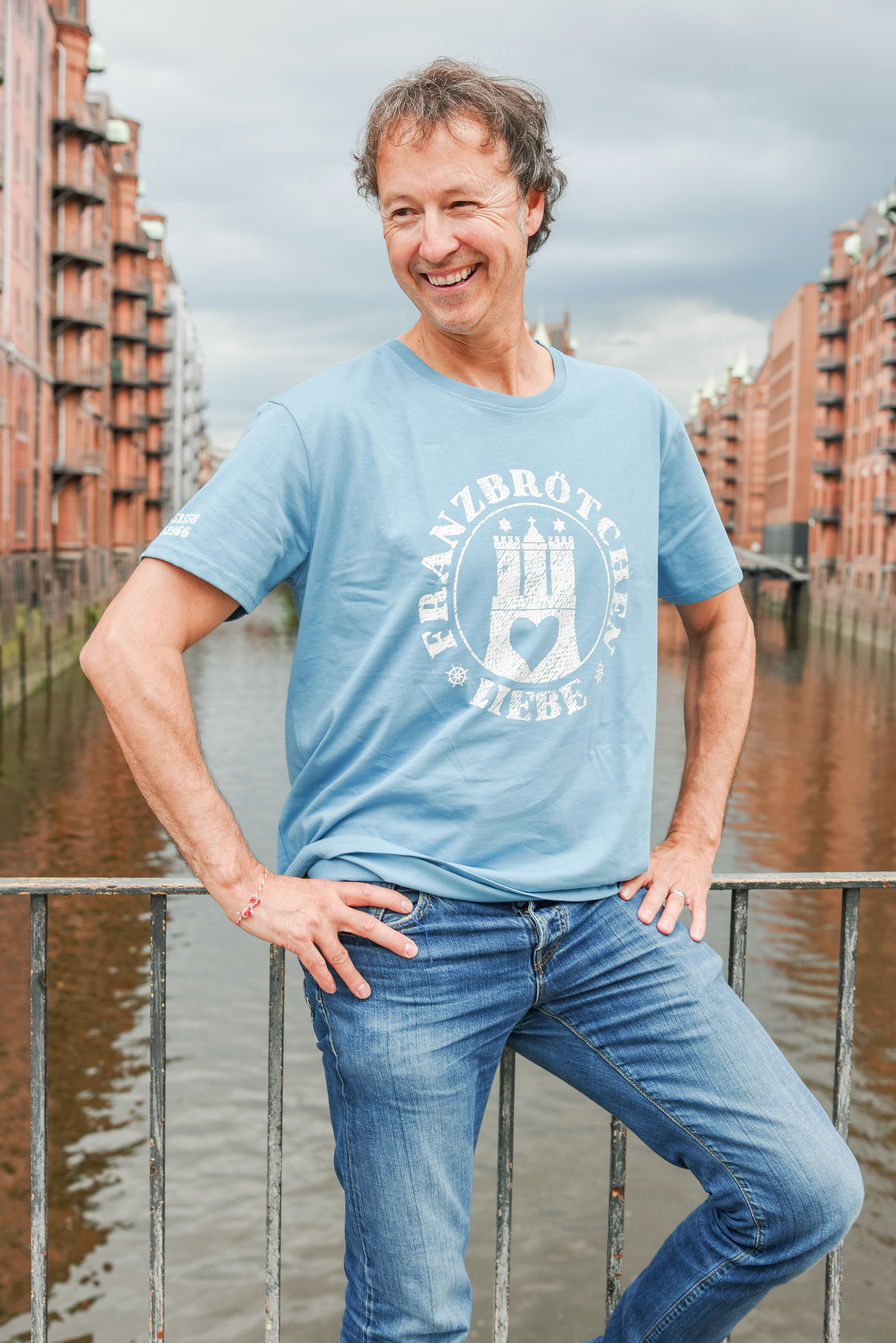 Franzbrötchenliebe T-Shirt unisex - Niagara blau mit weißem Print