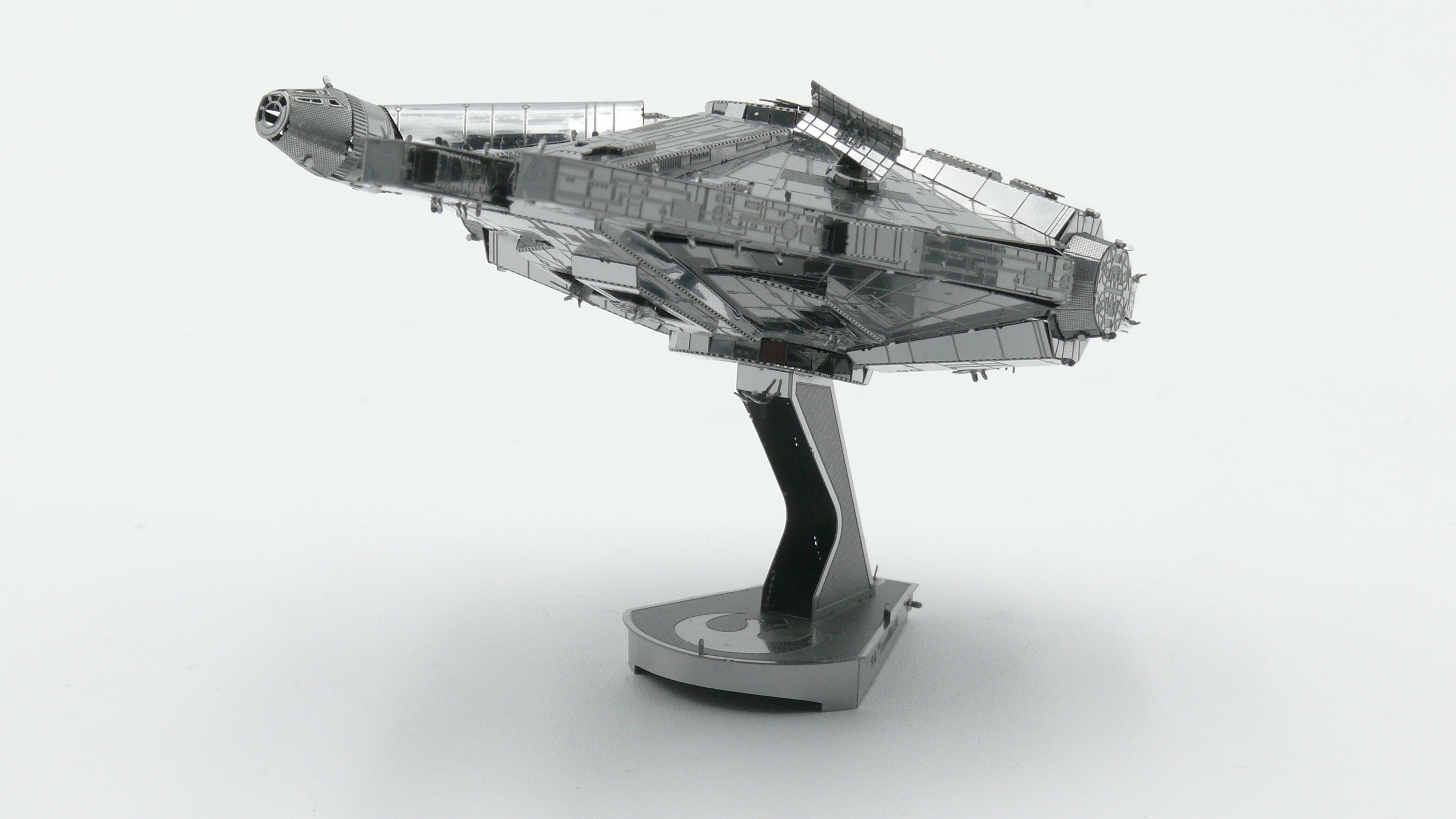 Metal Earth Iconx Star Wars Millenium Falcon Metallbausatz - groß
