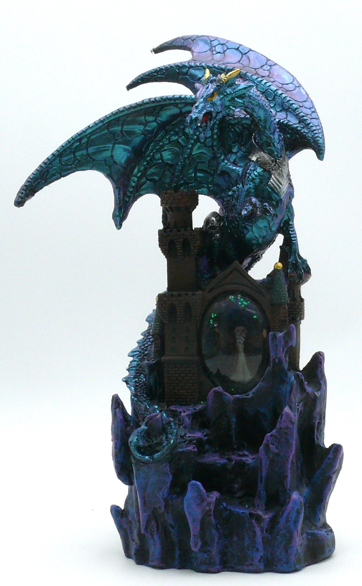 Drache mit Schloss und Glaskugel