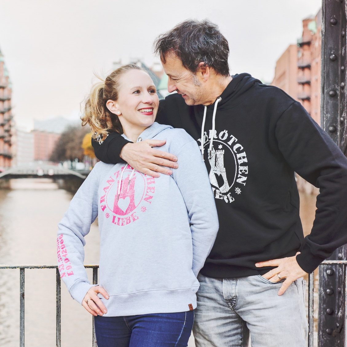 Franzbrötchenliebe Hoodie Damen - Gray Morn mélange mit pinkem Print Franzbrötchenliebe Hoodie Damen - Gray Morn mélange mit pinkem Print