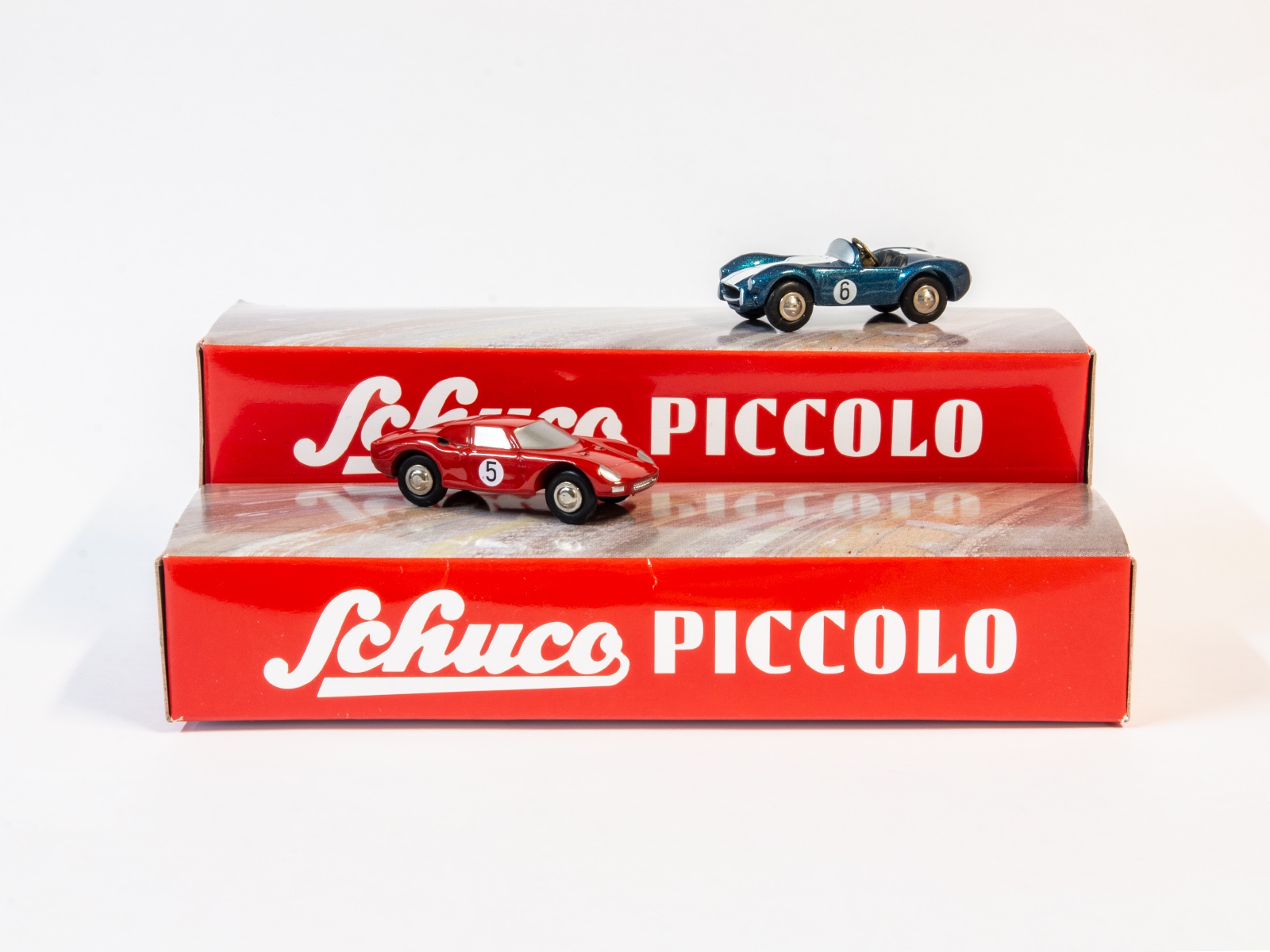 Schuco 450955200 Piccolo Mini Display II mit Ferrari 250 Le Mans #5 und AC Cobra #6 1:90 Schuco 450955200 Piccolo Mini Display II mit Ferrari 250 Le Mans #5 und AC Cobra #6 1:90