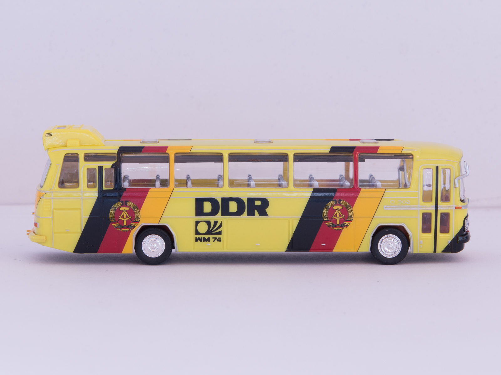 Schuco 452615800  MB O 302 Bus "WM 1974 DDR" Schuco 452615800  MB O 302 Bus "WM 1974 DDR"