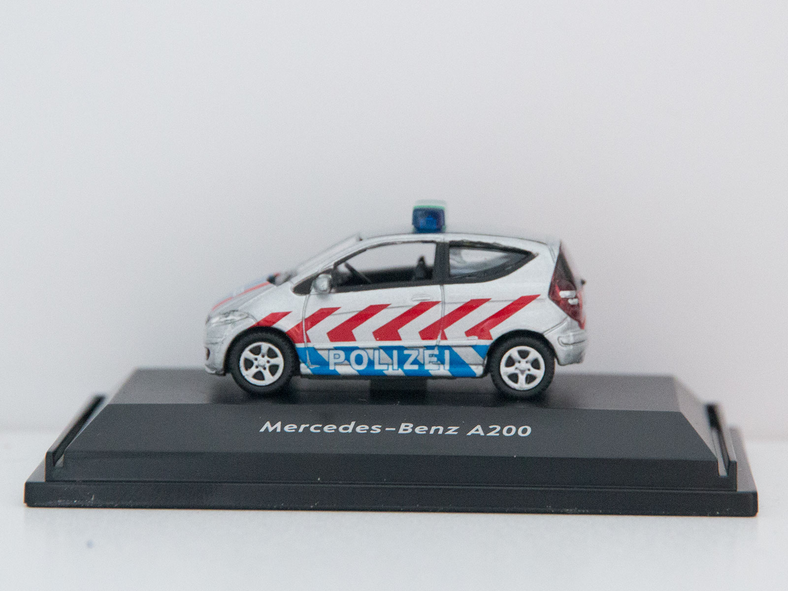 Welly 73110P1 A200 Polizei (R10+30) Welly 73110P1 A200 Polizei (R10+30)
