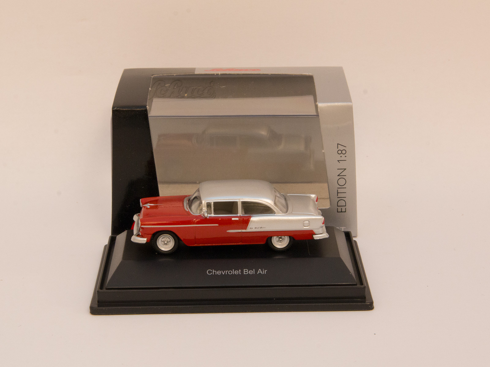 Schuco 452617500 Chevrolet "Bel Air" rot/silber