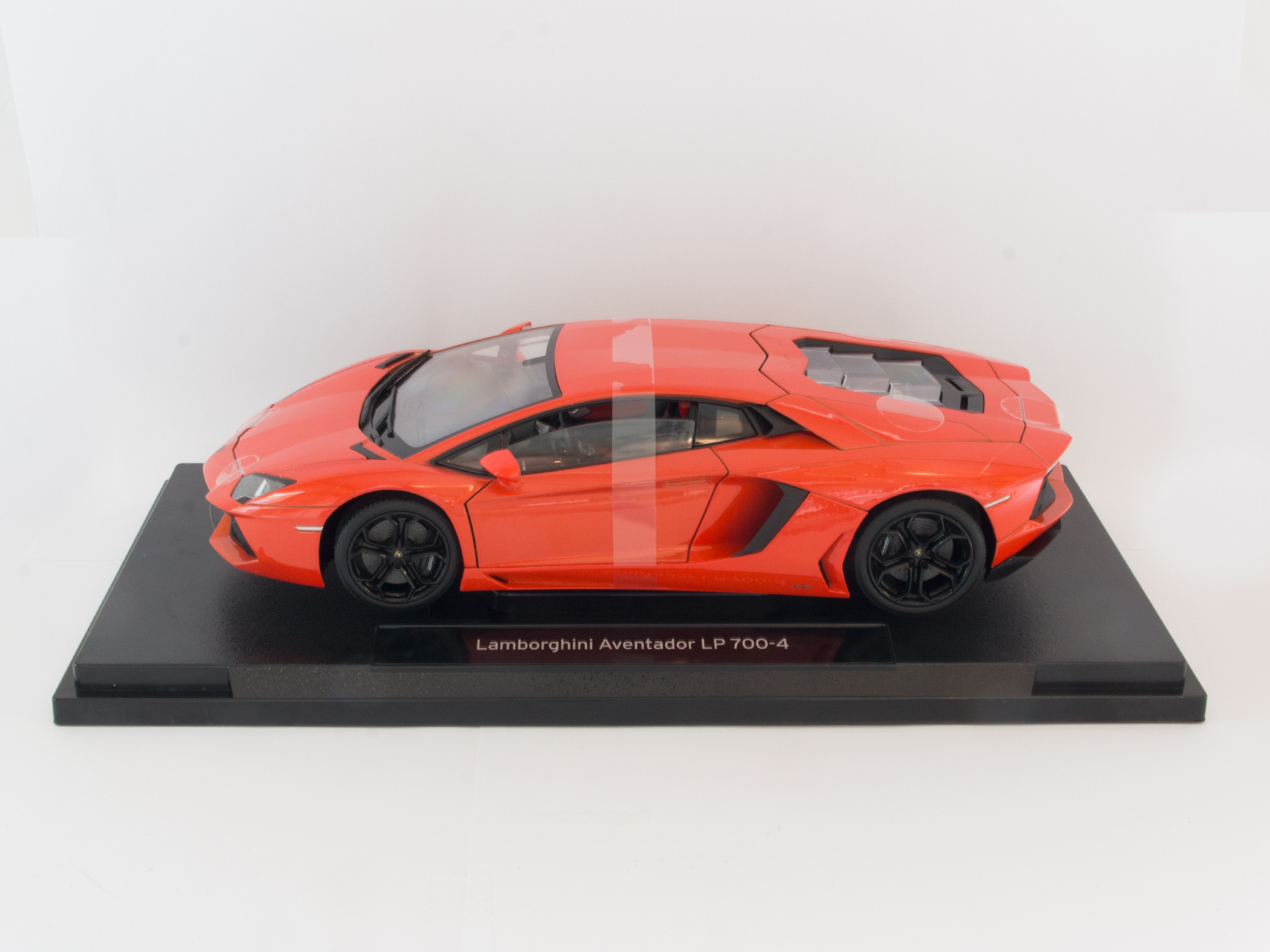 Welly 18041 1:18 Lamborghini Aventador LP 700-4