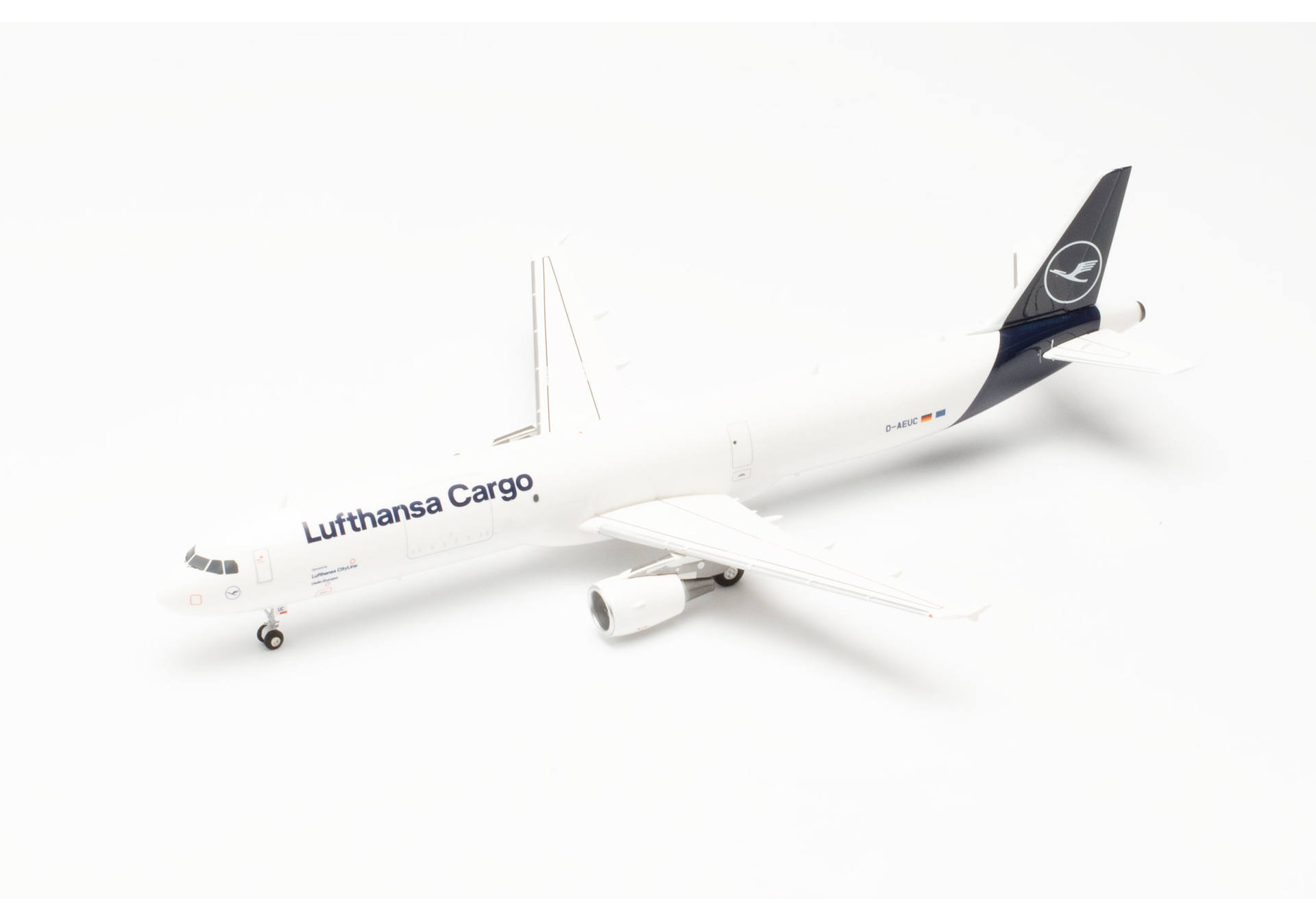 Herpa 572439 Lufthansa Cargo Airbus A321P2F – D-AEUC "Hello Europe" 1:200 Herpa 572439 Lufthansa Cargo Airbus A321P2F – D-AEUC "Hello Europe" 1:200