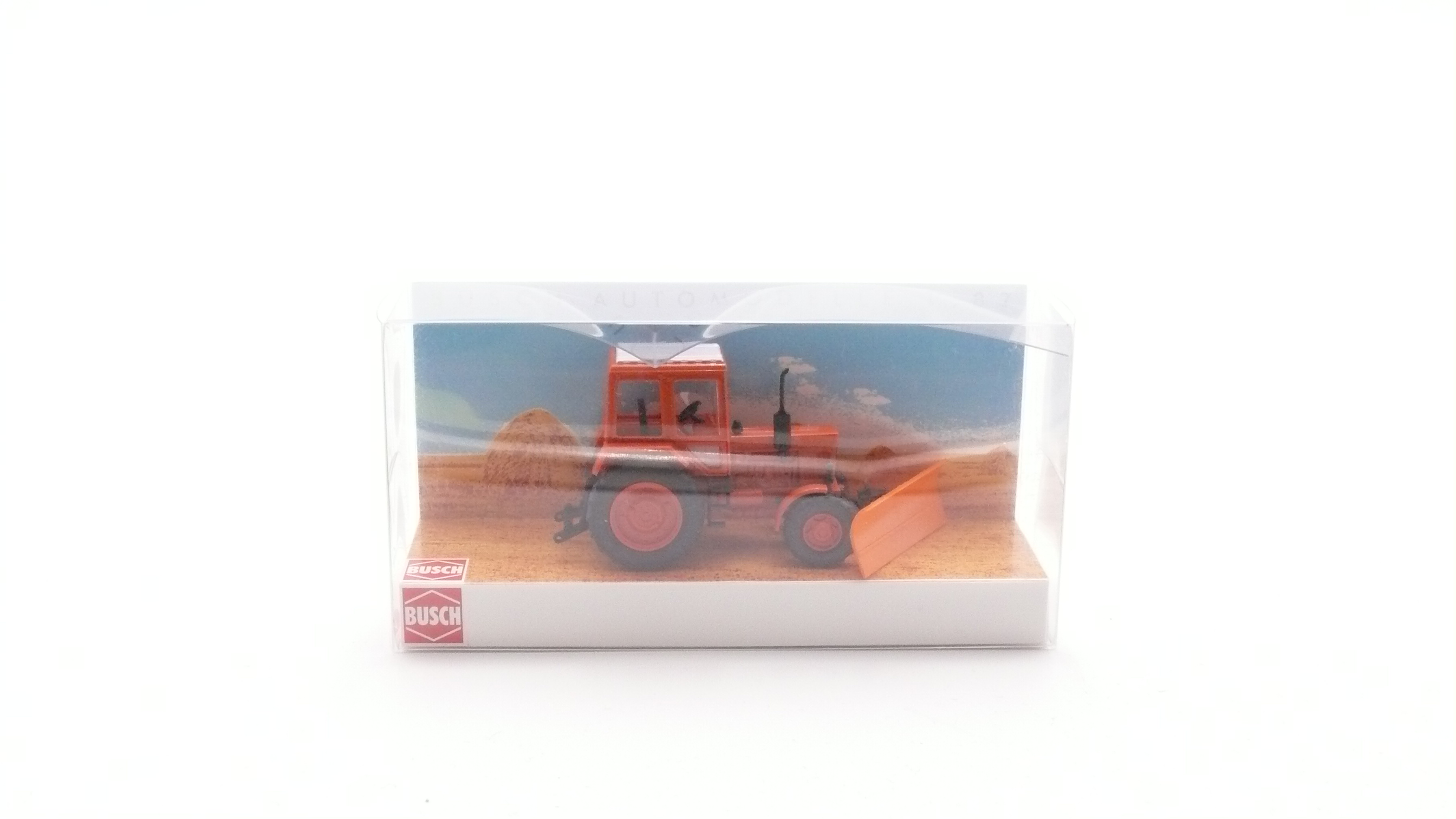 Busch 51309 Belarus MTS 82 - Allradtraktor mit Schneepflug, Orange 1:87