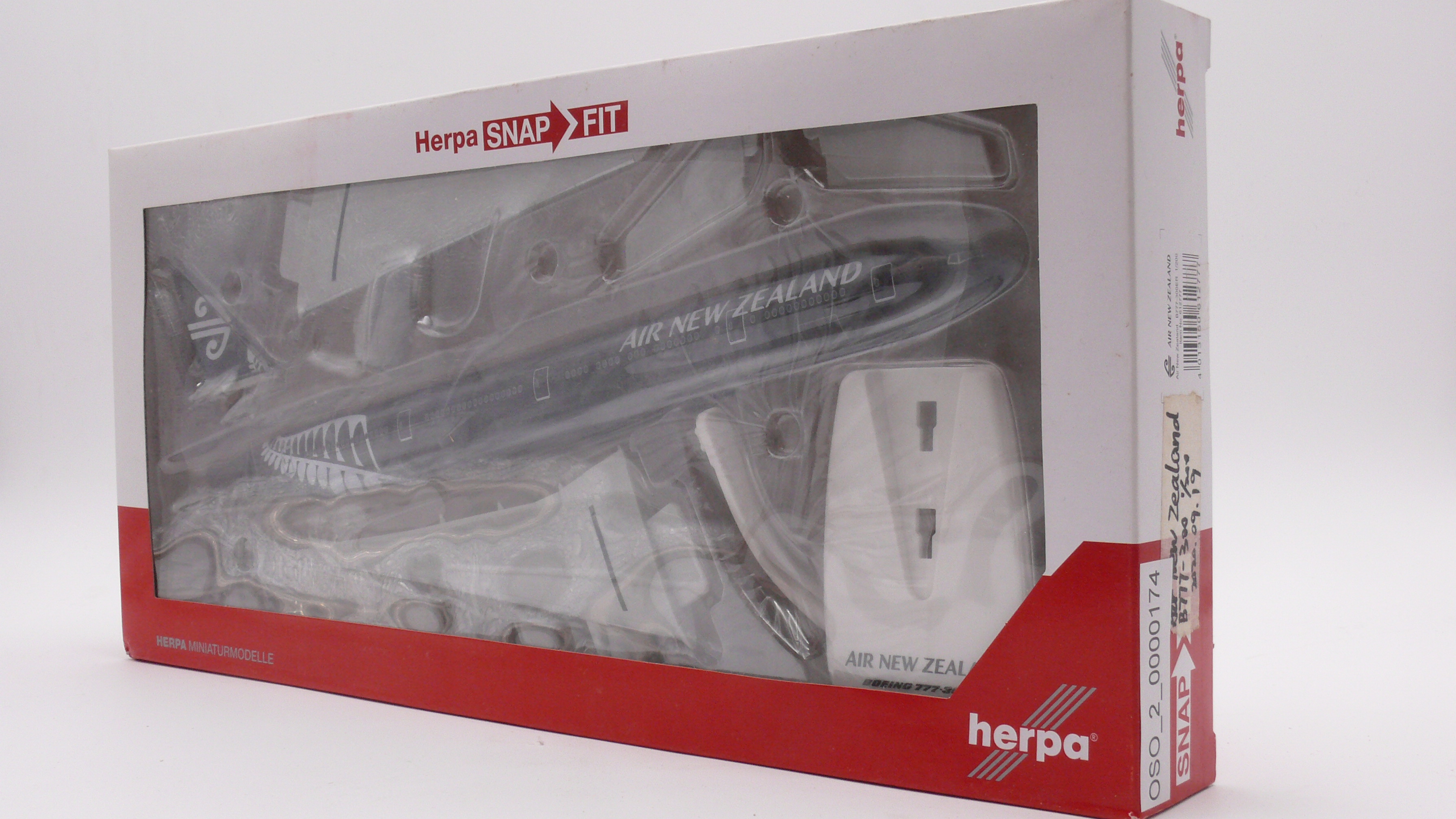 Herpa 612777 Boeing 777-300ER Air New Zealand ZK-0K0 1:200