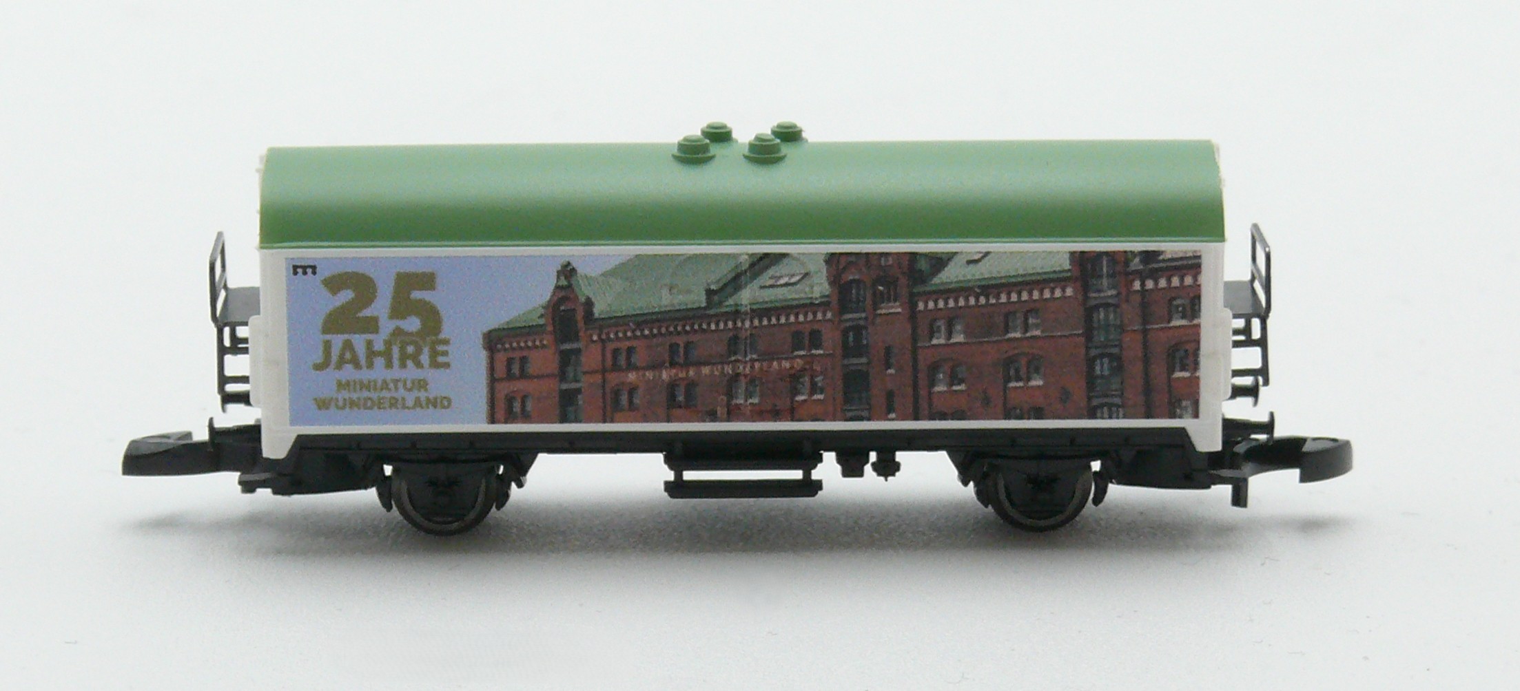 Special Edition Car Z Gauge Refrigerated Wagon 2026 – 25 Years Wunderland – 98213