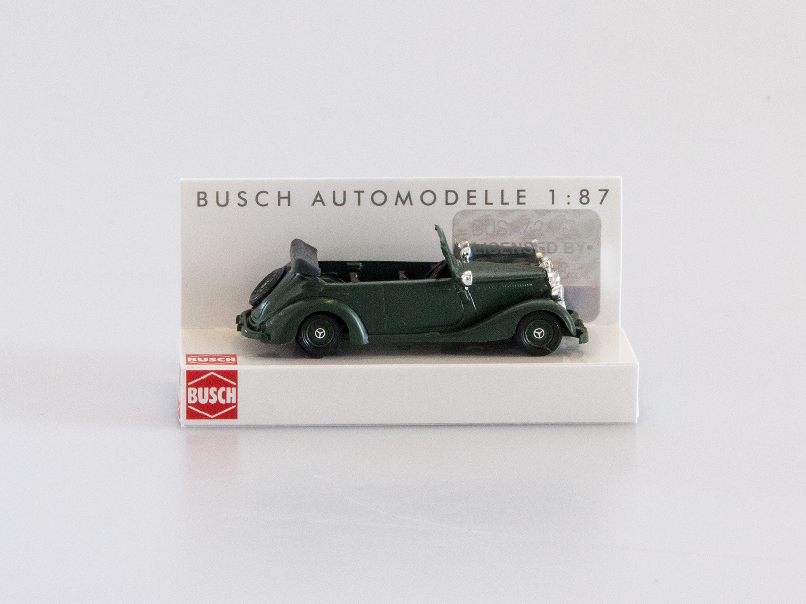 Busch 41404 Mercedes-Benz 170V "Bereitschaftspolizei", grün Busch 41404 Mercedes-Benz 170V "Bereitschaftspolizei", grün