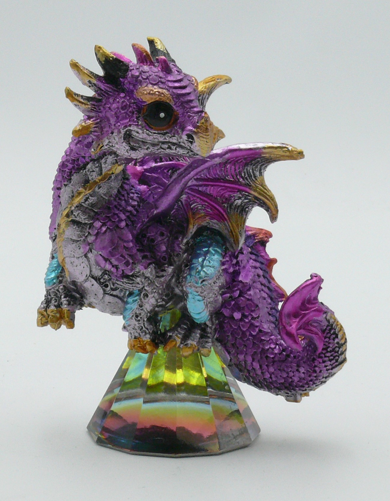 Drache auf Glassockel