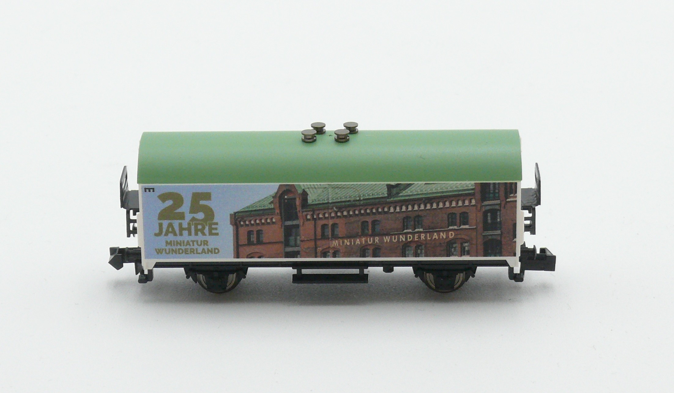 Special Edition Car N Gauge Refrigerated Wagon 2026 – 25 Years Wunderland – 91132