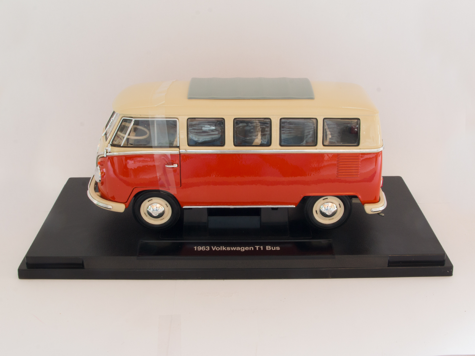 Welly 12531 1:18 Volkswagen T1 Bus von 1963 Welly 12531 1:18 Volkswagen T1 Bus von 1963
