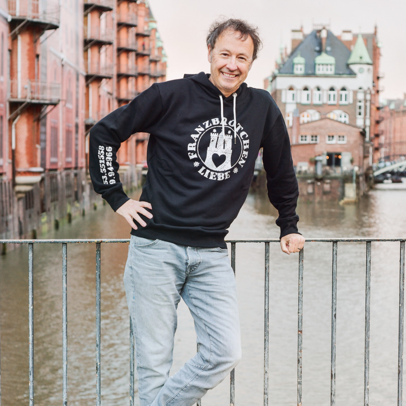 Franzbrötchenliebe Hoodie unisex - schwarz mit weißem Print