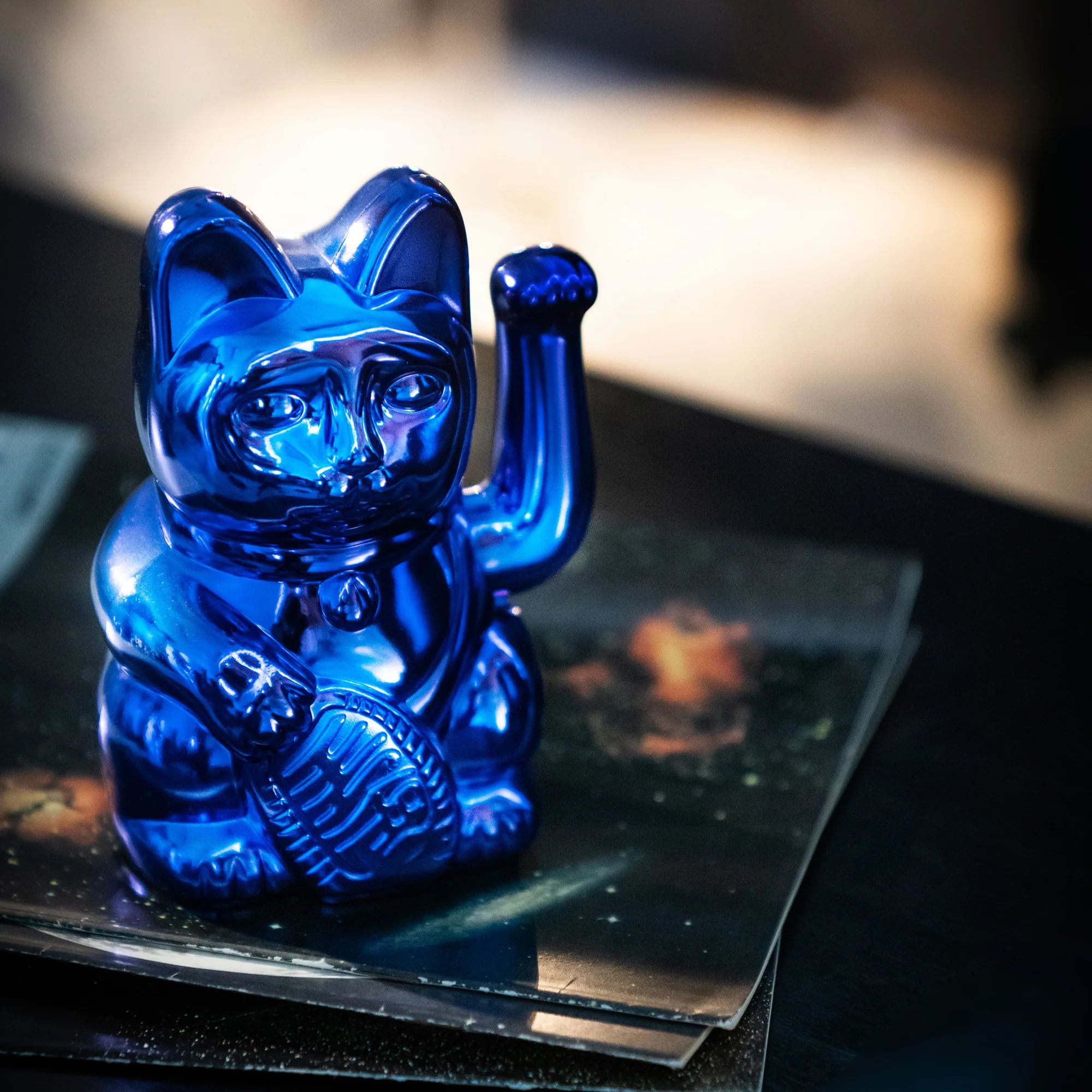 Winkekatze / Maneki Neko | Cosmic Edition - Earth Shiny Blue Winkekatze / Maneki Neko | Cosmic Edition - Earth Shiny Blue