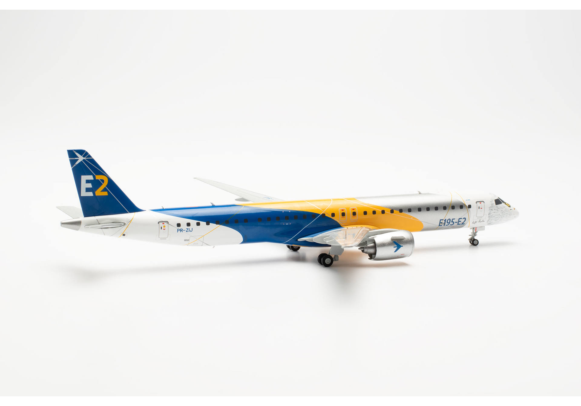 Herpa 572064 Embraer E195-E2 “Profit Hunter - Golden Eagle” - PR-ZIJ 1:200